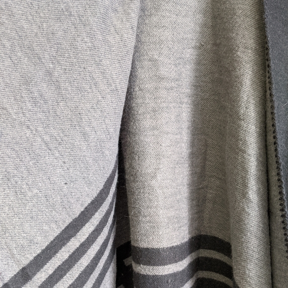 BB Dakota | reversible black & gray poncho - Picture 8 of 10